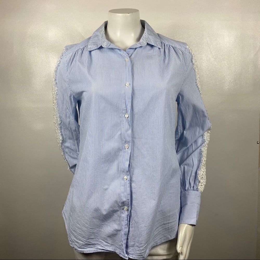 3for$20 H&M Blue/White Button Down Blouse w/ Lace Trim Detailing size: 10